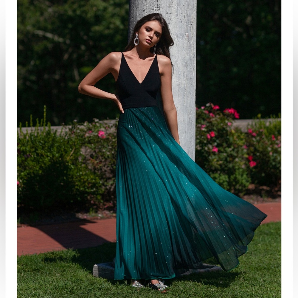 Betsy and Adam ombre pleated glitter-skirt gown